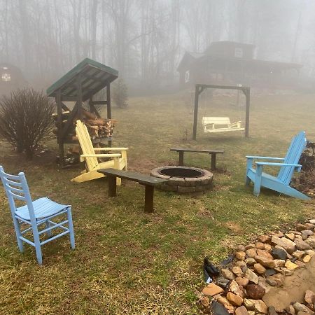 It'S Five O'Clock Here - Cozy Waterfront Cabin With A Hot Tub On The Blue Ridge Parkway! Pet Friendly Fancy Gap Exterior photo