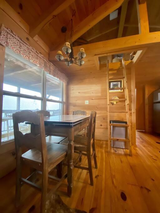 It'S Five O'Clock Here - Cozy Waterfront Cabin With A Hot Tub On The Blue Ridge Parkway! Pet Friendly Fancy Gap Exterior photo