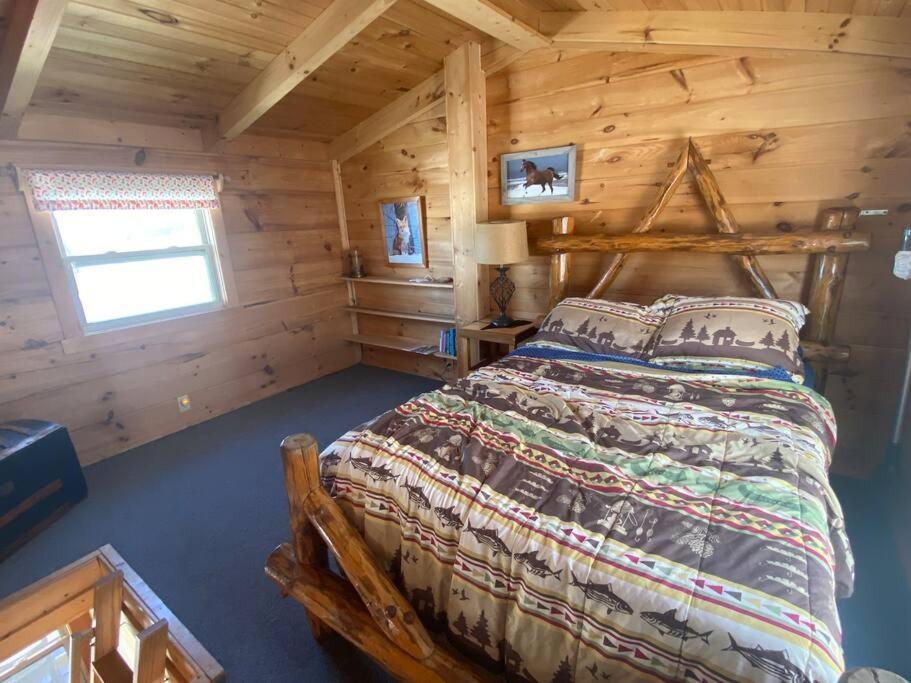 It'S Five O'Clock Here - Cozy Waterfront Cabin With A Hot Tub On The Blue Ridge Parkway! Pet Friendly Fancy Gap Exterior photo