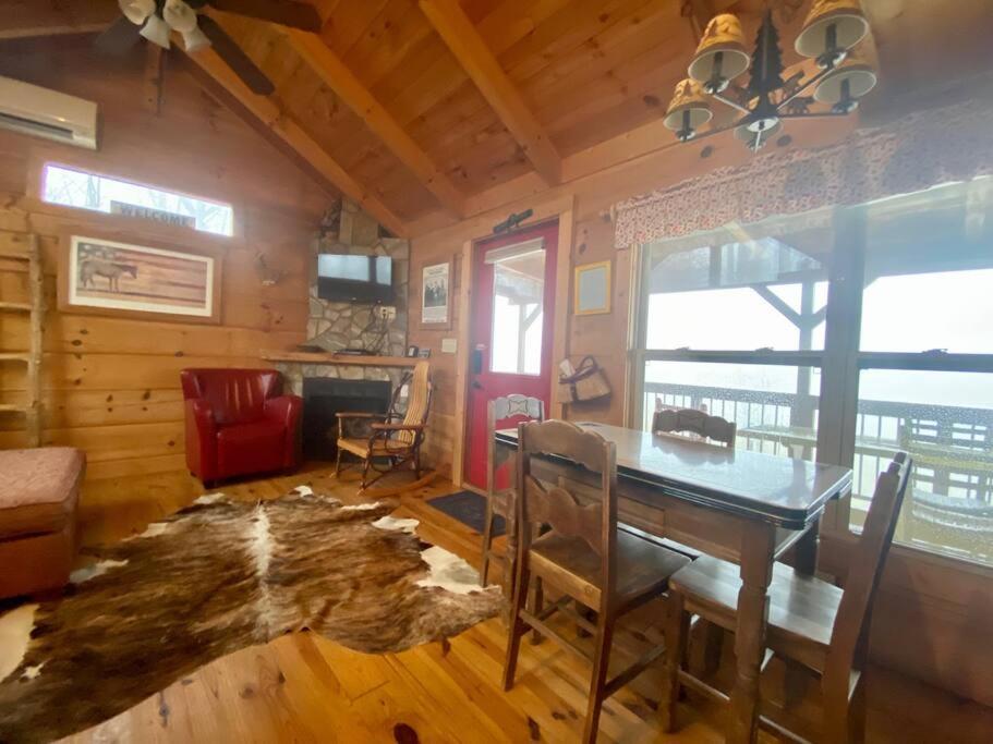 It'S Five O'Clock Here - Cozy Waterfront Cabin With A Hot Tub On The Blue Ridge Parkway! Pet Friendly Fancy Gap Exterior photo