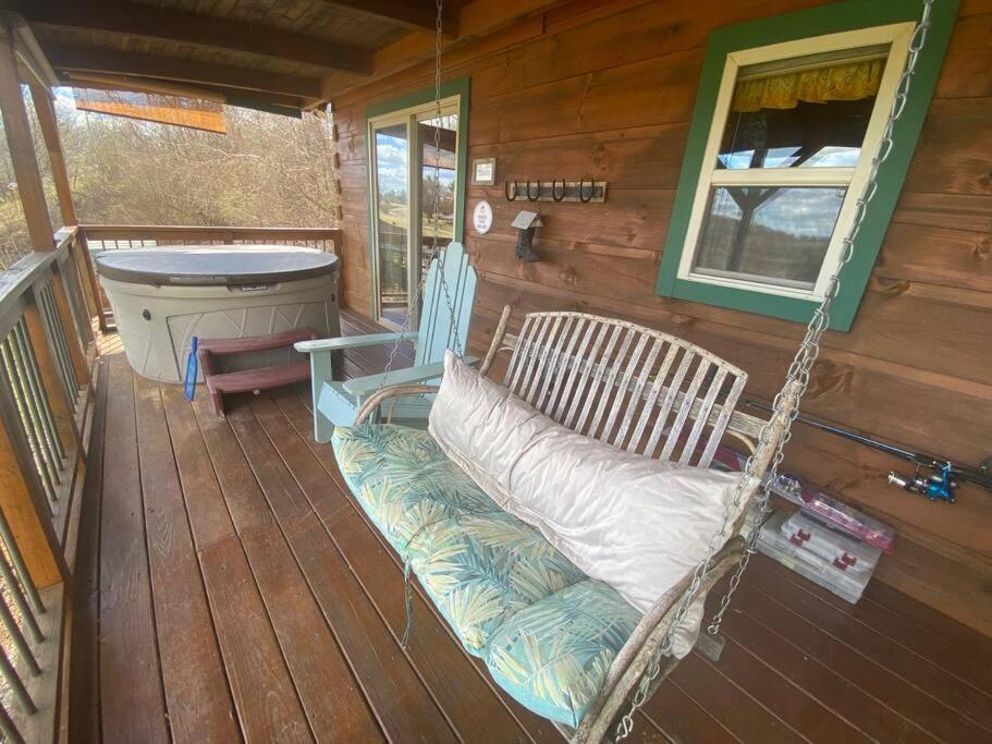 It'S Five O'Clock Here - Cozy Waterfront Cabin With A Hot Tub On The Blue Ridge Parkway! Pet Friendly Fancy Gap Exterior photo